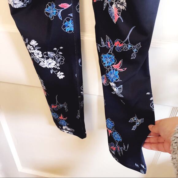 GAP Fit High-Rise Blue Floral Compression Leggings - Picture 3 of 11